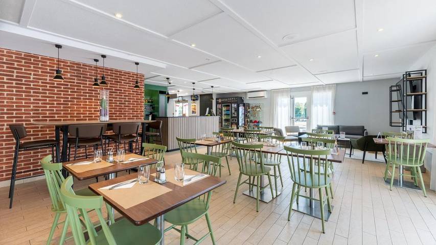 Hôtel pour 2 personnes, avec Terrasse et Jardin dans Aéroport Lyon Saint-Exupéry - 3