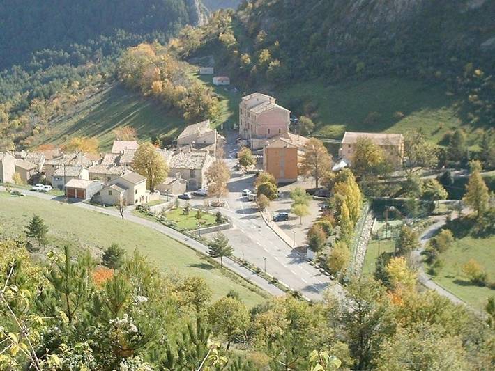 Location de vacances pour 6 personnes, avec terrasse et vue à Briançonnet - 2