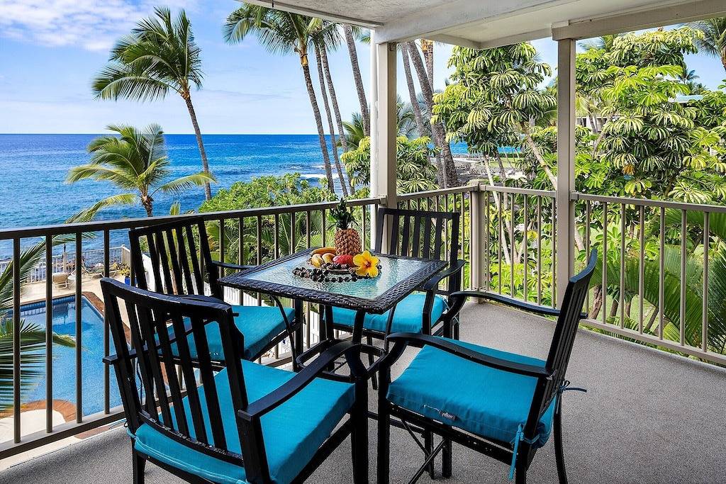 Ganze Wohnung, Oceanfront; Stunning Corner Unit in Quiet Boutique Complex, Spacious, Pool, A/C! in Komohana Kai, Holualoa