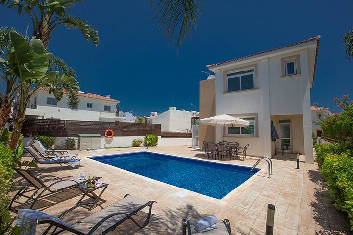 Villa for 7 people, with Balcony and Garden in Cyprus