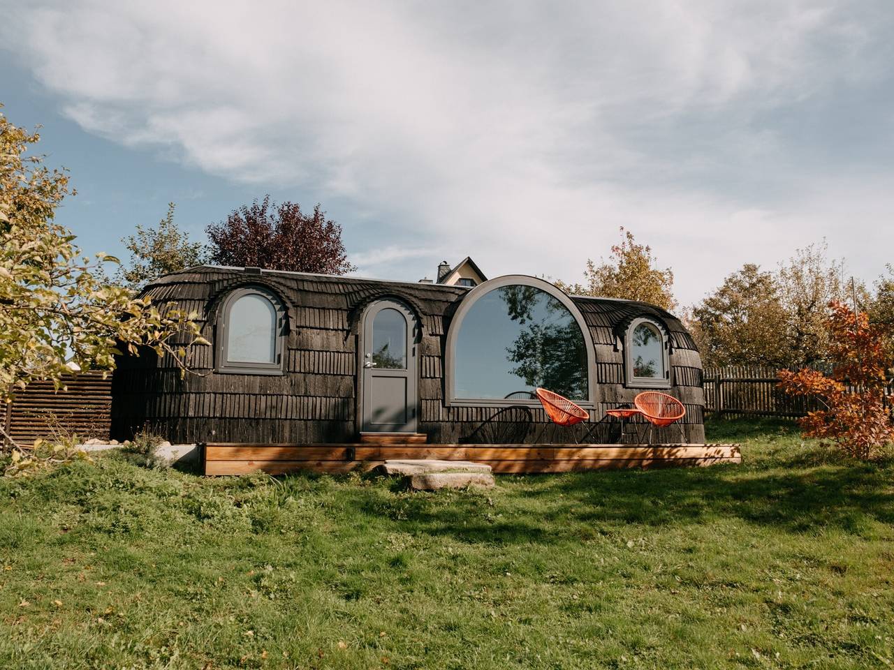 Apartamento vacacional entero, Tiny Home 'Stall Und Sterne - Kleiner Wagen' con vistas a la montaña, terraza privada y Wi-Fi in Hirschfeld (Sajonia), Chemnitz (region)