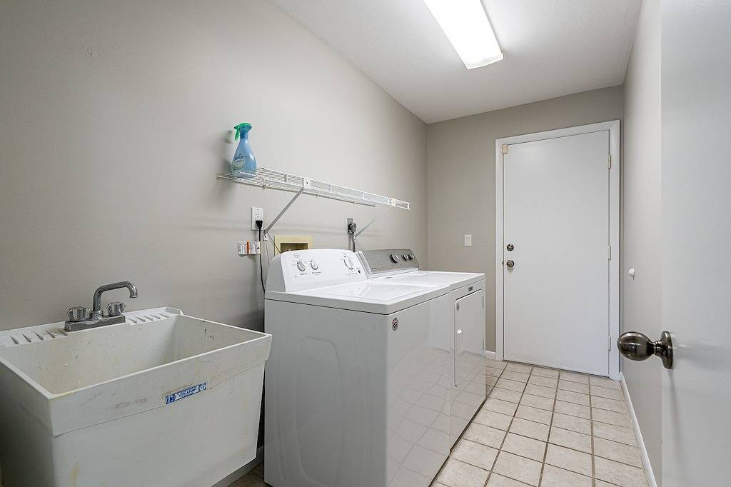 Heated Saltwater Pool, Spa, Water Views, Beach| 14927 Sunseeker in Iona, Southwest Florida