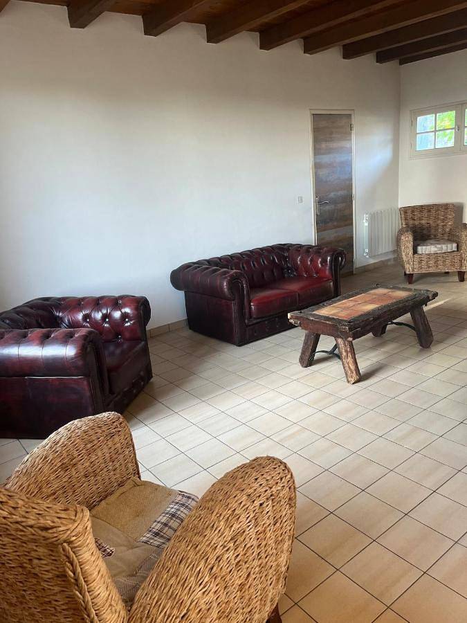 Location de vacances pour 2 personnes, avec terrasse ainsi que vue et jardin à Luzé - 4