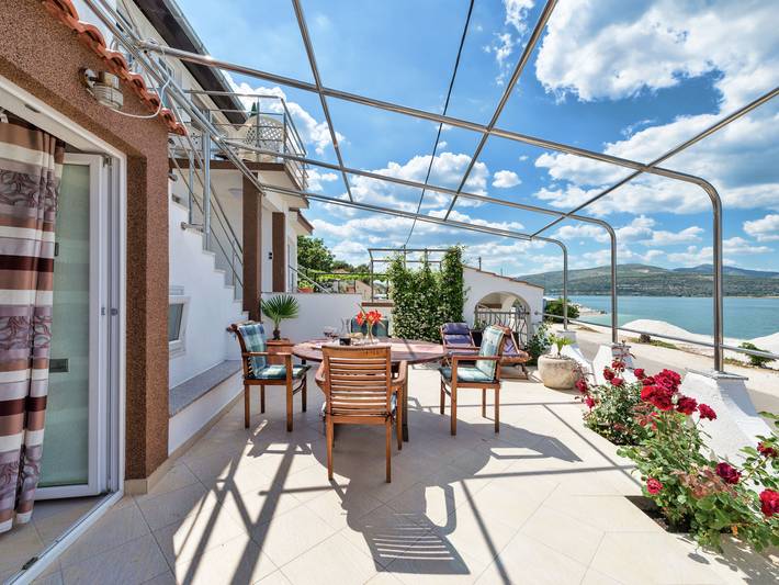 Dom dla 8 osób, z Balkon i Taras w Arbanija