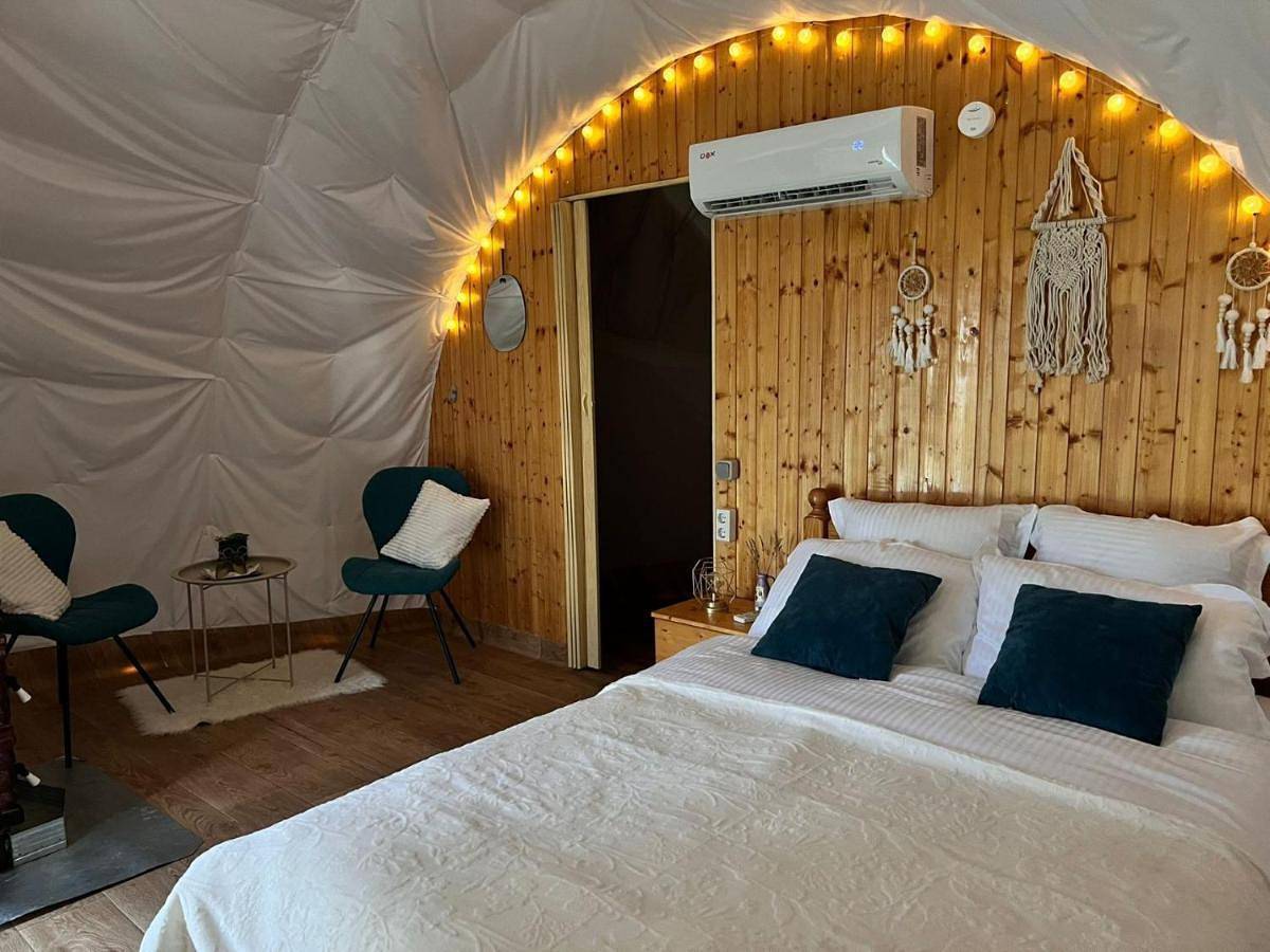 Sunrise Glamping Retreat in Walachia