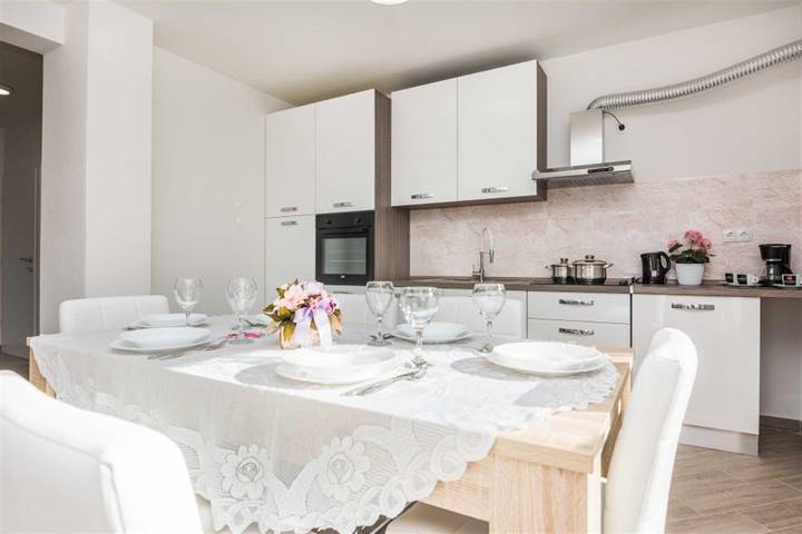 Ferienwohnung für 4 Personen, mit Balkon in Pakostane - 2