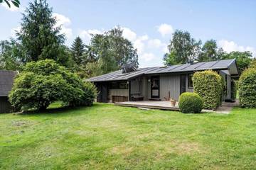 Ferienhaus für 4 Personen, mit Garten und Terrasse in Råbylille Strand