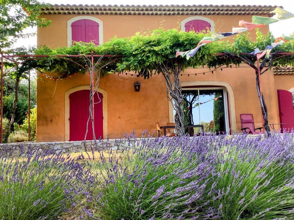 Classic Triple Room in Grambois, Parc naturel régional du Luberon