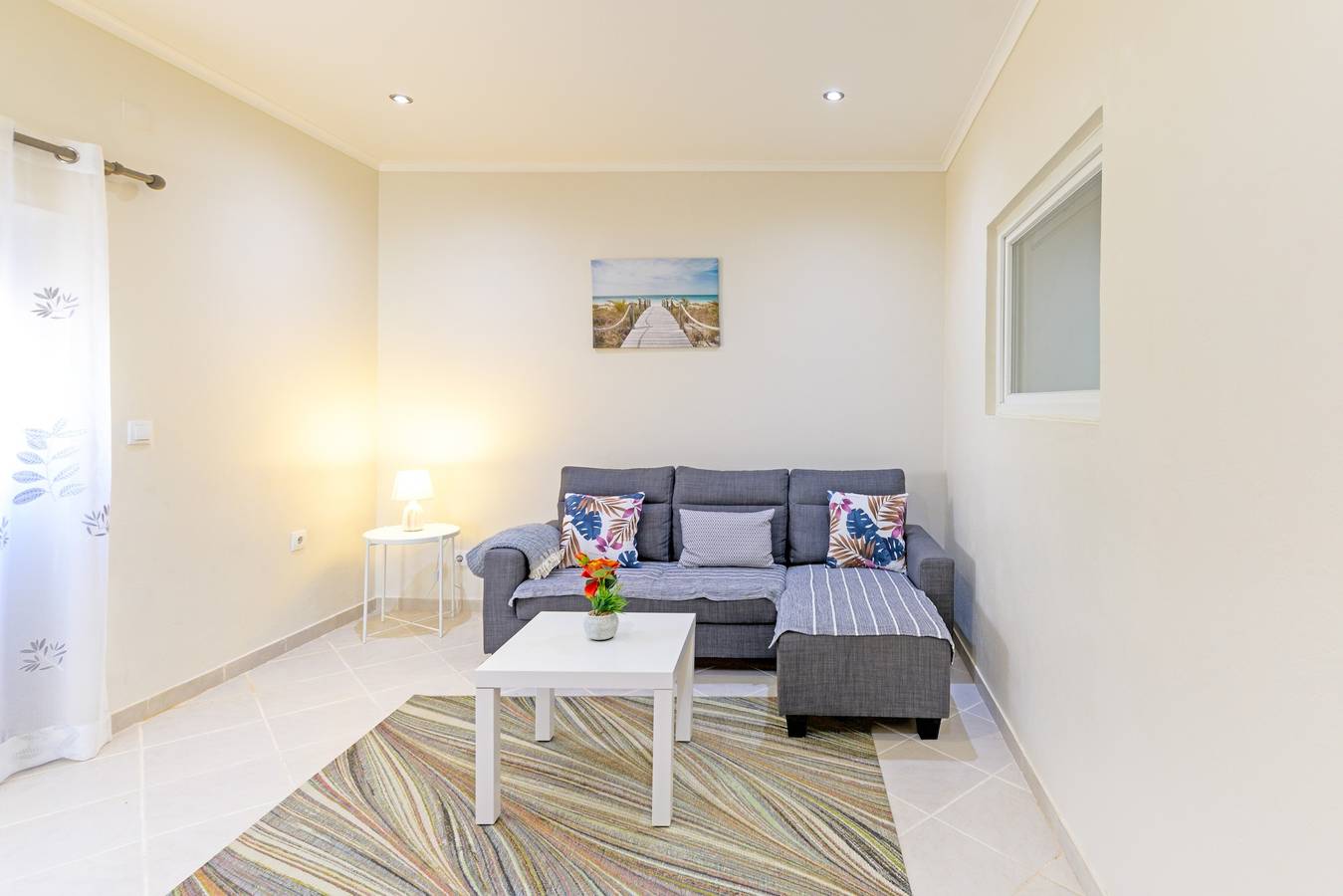 Maison de vacances 'Casa Dos Lírios' avec vue sur les montagnes, terrasse privée et Wi-Fi in São Teotónio, Costa Alentejana