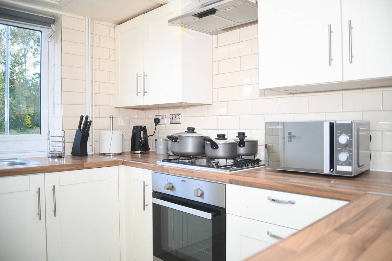 House Sleeps 8 with Garden and Parking in Walsall, Birmingham Area