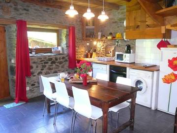 Gîte pour 4 personnes, avec terrasse et jardin, animaux acceptés dans l' Ariège