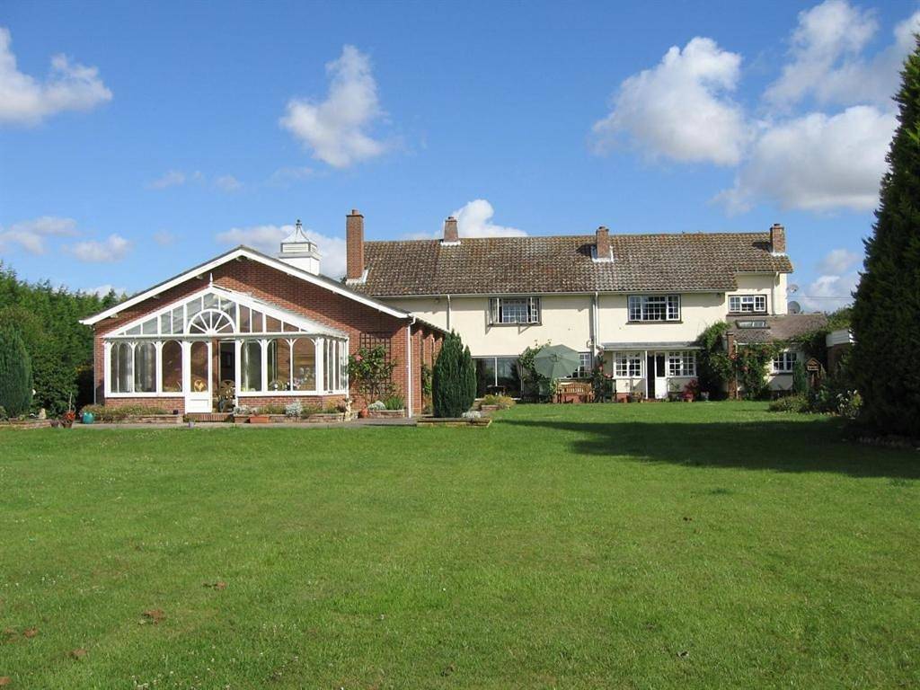 Newmans Hall Bed & Breakfast in Suffolk