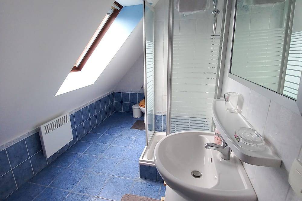 Vacation home 300m from Grève Blanche beach in Plouguerneau, Brest region