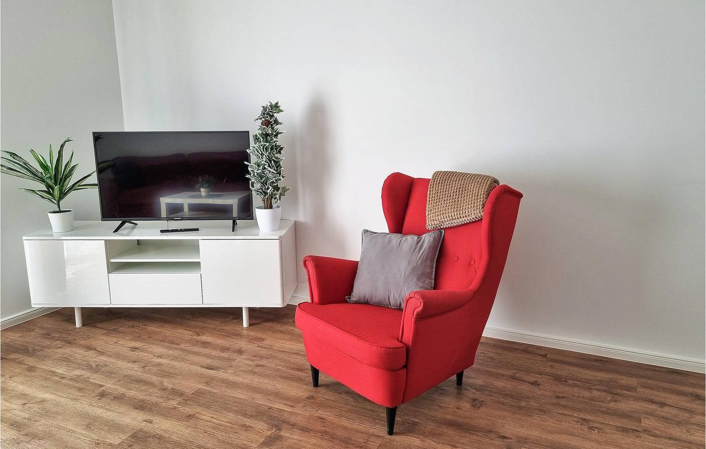 Ganze Ferienwohnung, Moderne Ferienwohnung mit Terrasse, Parkplatz & TV - Passow in Passow, Ludwigslust-Parchim