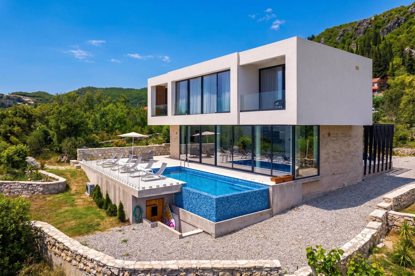 Pool Villa Luxoria Trebesin in Bay of Kotor
