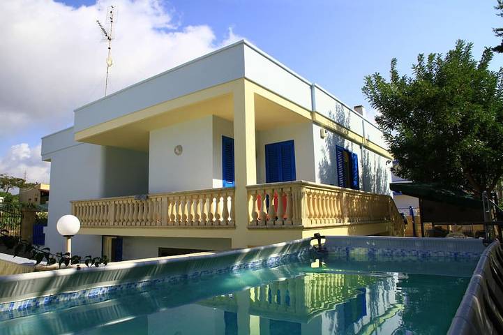 Villa for 9 people, with balcony and garden, with pets - 1
