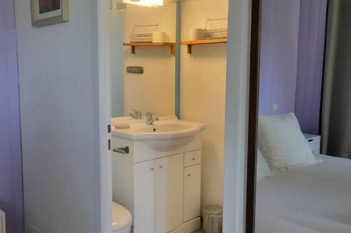 Apartamento entero, Quiet, detached gîte. in Lauris, Parque natural regional del Luberon