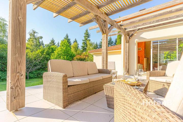 Location de vacances pour 9 personnes, avec jardin dans Eyjeaux - 3