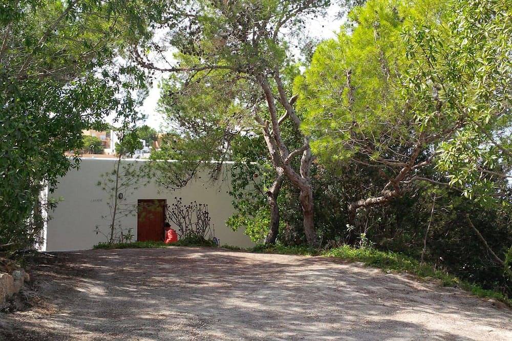Encantadora casa con vista al mar-Cerca de la playa-Ideal para parejas o familia in Cala Vedella, Sant Josep de sa Talaia