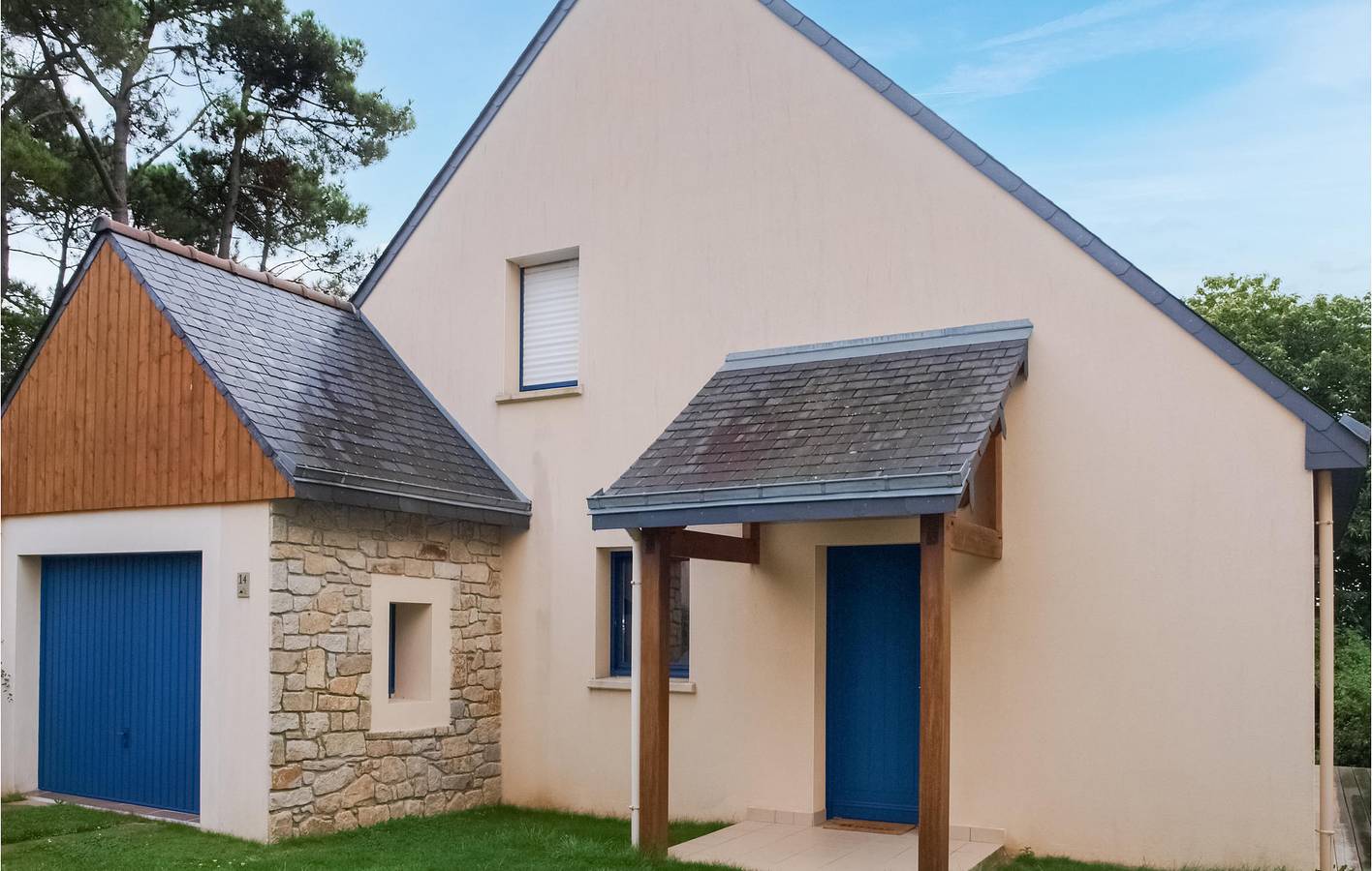 Strandnahe Unterkunft: 110 qm mit Parkplatz, TV, Pool und Garten in Erquy, Côte d’Émeraude
