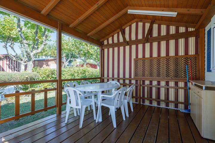 Bungalow 'E' with Private Pool, Private Terrace and Wi-Fi in O Grove, Rías Baixas
