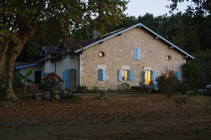 Chambre d’hôte pour 2 personnes, avec piscine ainsi que jardin et vue dans les Landes