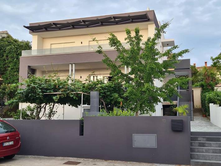 Ferienwohnung für 4 Personen, mit Ausblick und Garten in Pjescana Uvala