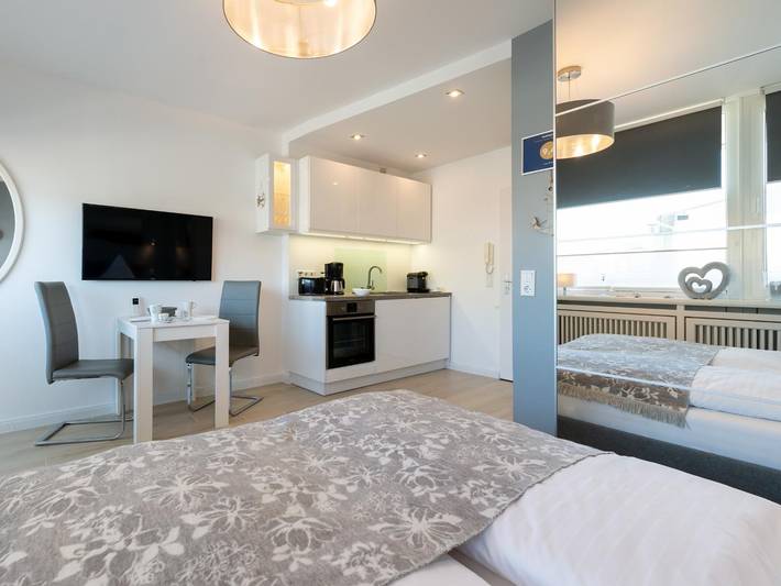 Ganze Wohnung, Modernes und zentrales App. mit Balkon, Pkw-Stellplatz, WLAN. Haustiere erlaubt. in Westerland, Sylt (Gemeinde)