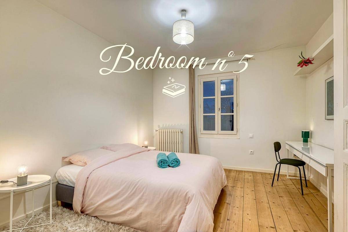 Appartement entier, Double Room with Mountain View in Ferney-Voltaire, Gex