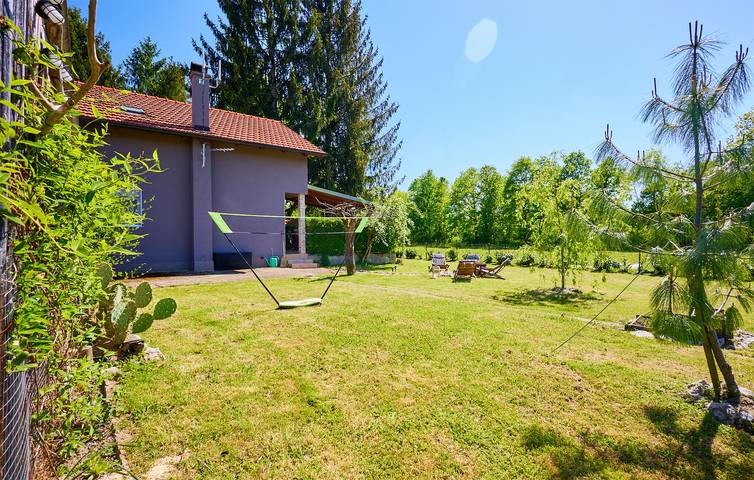 Charmante 2-Zimmer-Wohnung mit Terrasse, Grill und in der Nähe des Flusses Kupa in Sisak-Moslavina