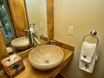 Vacation House for 16 Guests in Lake Travis, Travis County, Picture 1