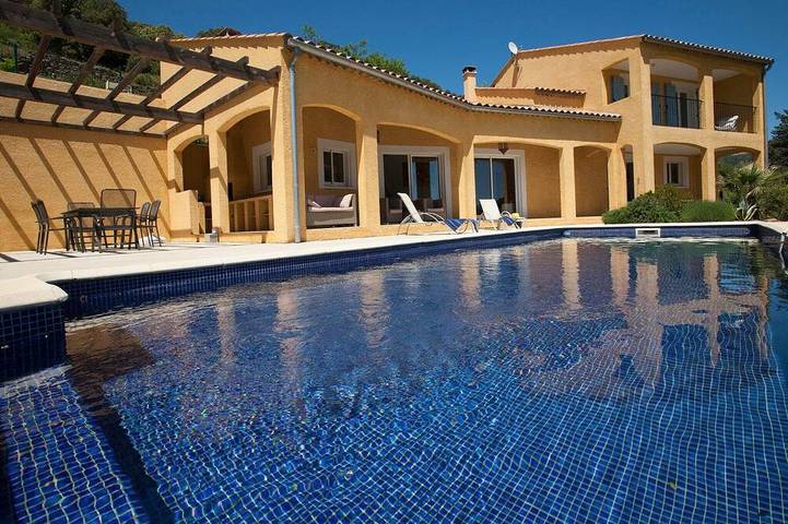 Villa pour 6 personnes, avec jardin ainsi que balcon et piscine - 1