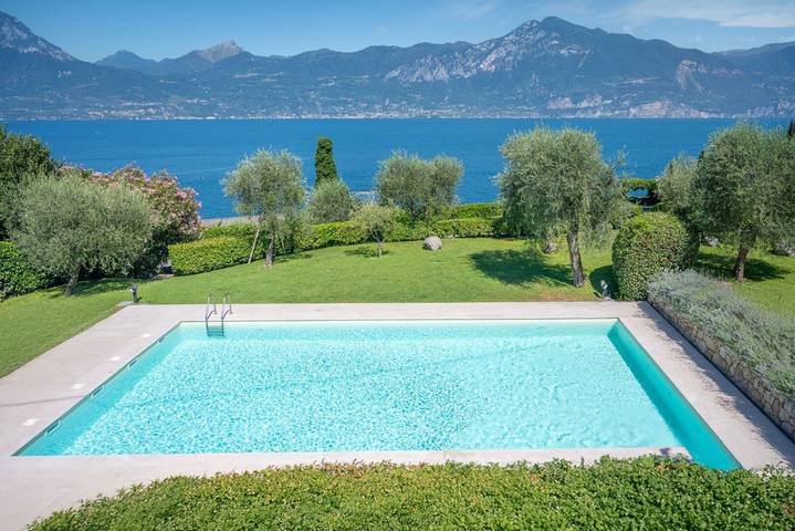 Ferienwohnung für 5 Personen, mit Seeblick und Balkon/Terrasse sowie Pool - 1