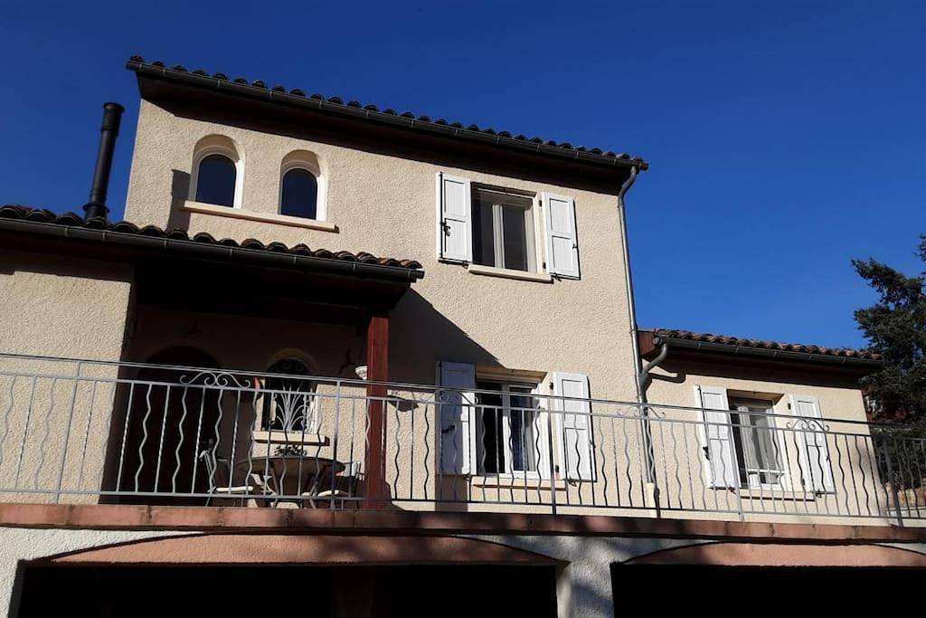 Appartement entier, Grand T1 meublé in Saint-Flour, Région de Saint-Flour