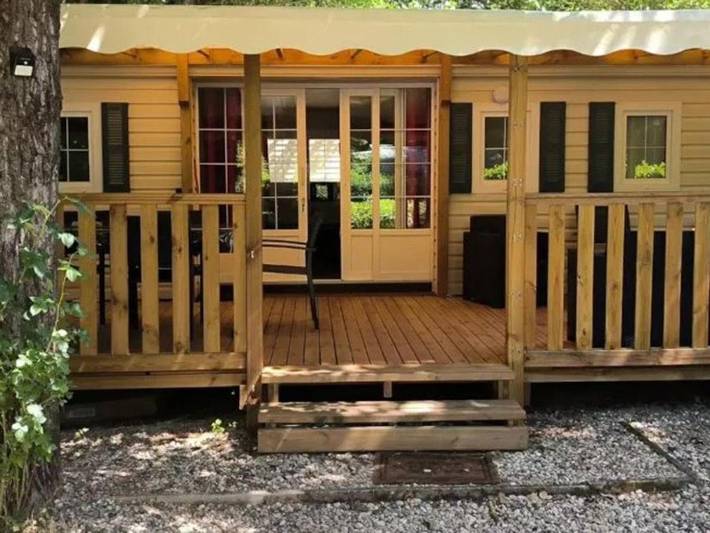 Camping pour 8 personnes, avec Terrasse et Piscine