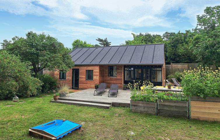 Ferieudlejning for 5 personer, med terrasse og sauna samt have i Vig