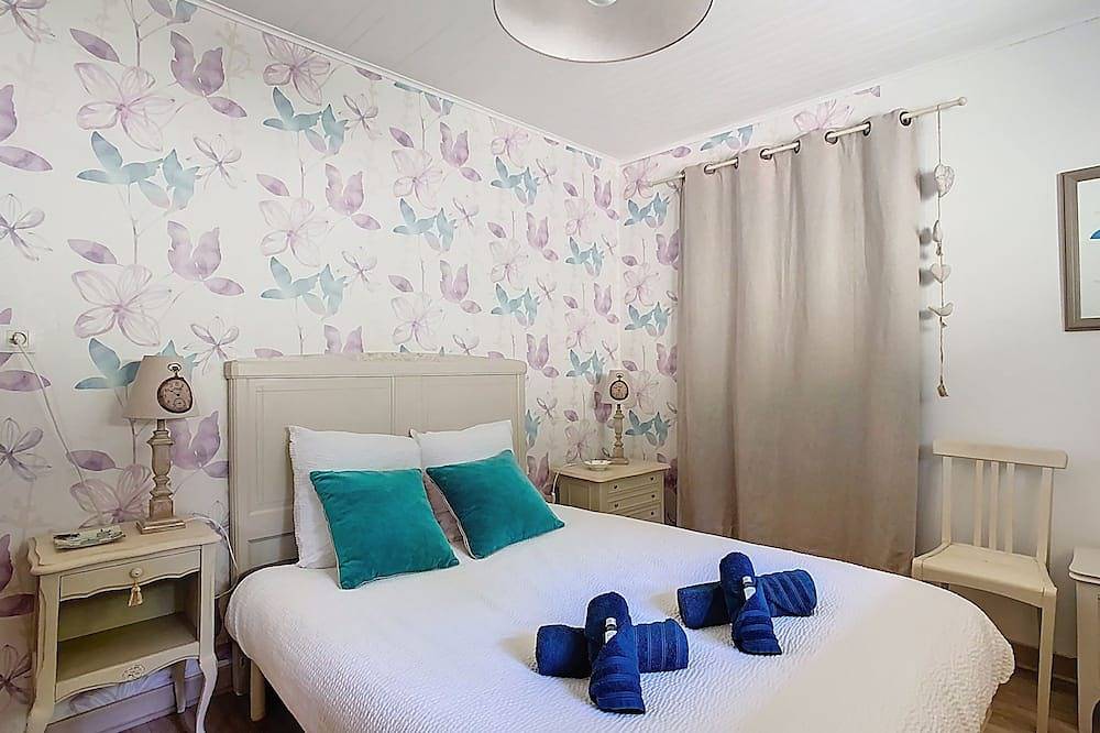 Appartement entier, \"Belle Chartreuse\" : gîte à la campagne avec vue sur les montagnes in Saint-Laurent-du-Pont, Isère