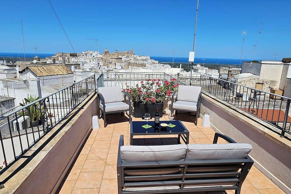 Casa Josephina - Beautiful 18th Century Stone Home W/ Balcony & 2 Roof Terraces in Ostuni, Salento