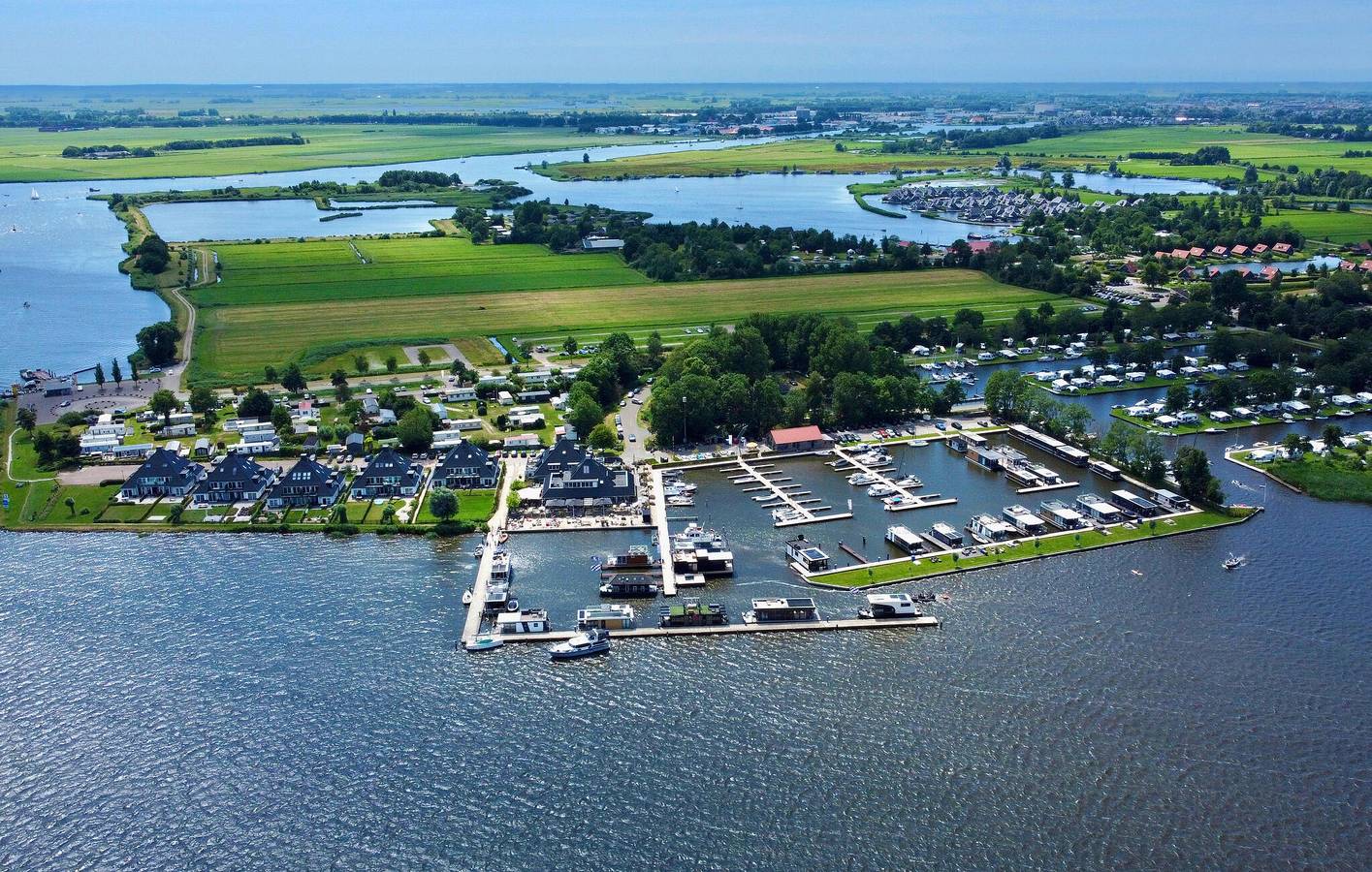 Hausboot für 4 Personen mit Terrasse in Friesland