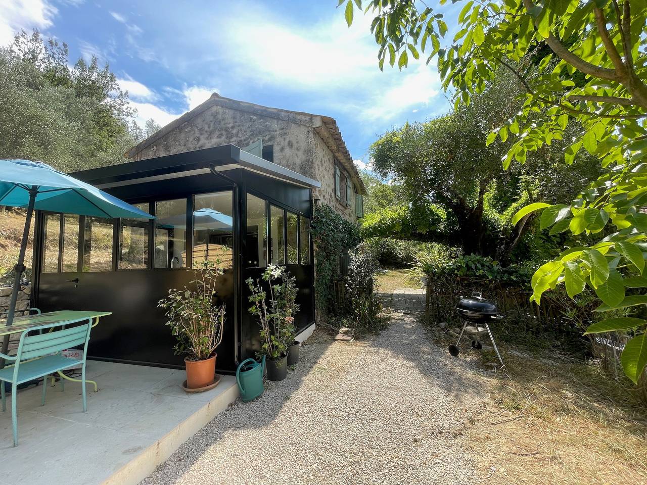Ferienhaus 'La Bergerie' mit Bergblick, Gemeinschaftspool und Wlan in Le Bar-sur-Loup, Mittelmeerküste (Frankreich)