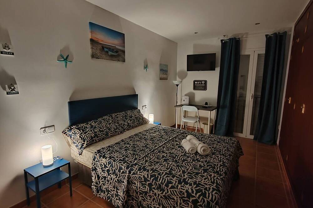 Private Single Double Room With Shared Bathroom in Ses Salines, South Majorca