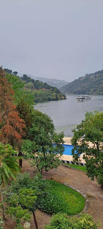 Location de vacances pour 6 personnes, avec bassin pour enfant et jardin ainsi que piscine et vue dans Santa Marinha do Zêzere