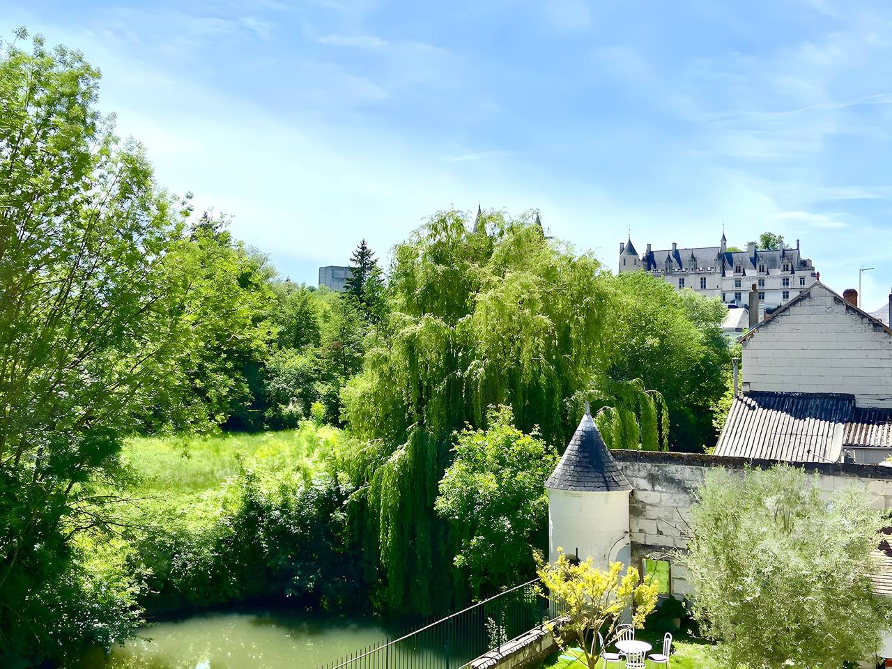 Apartamento entero, Apartamento 'La Tourelle Des Cordeliers' con Terraza Privada, Jardín Compartido y Wi-Fi in Loches, Loches region