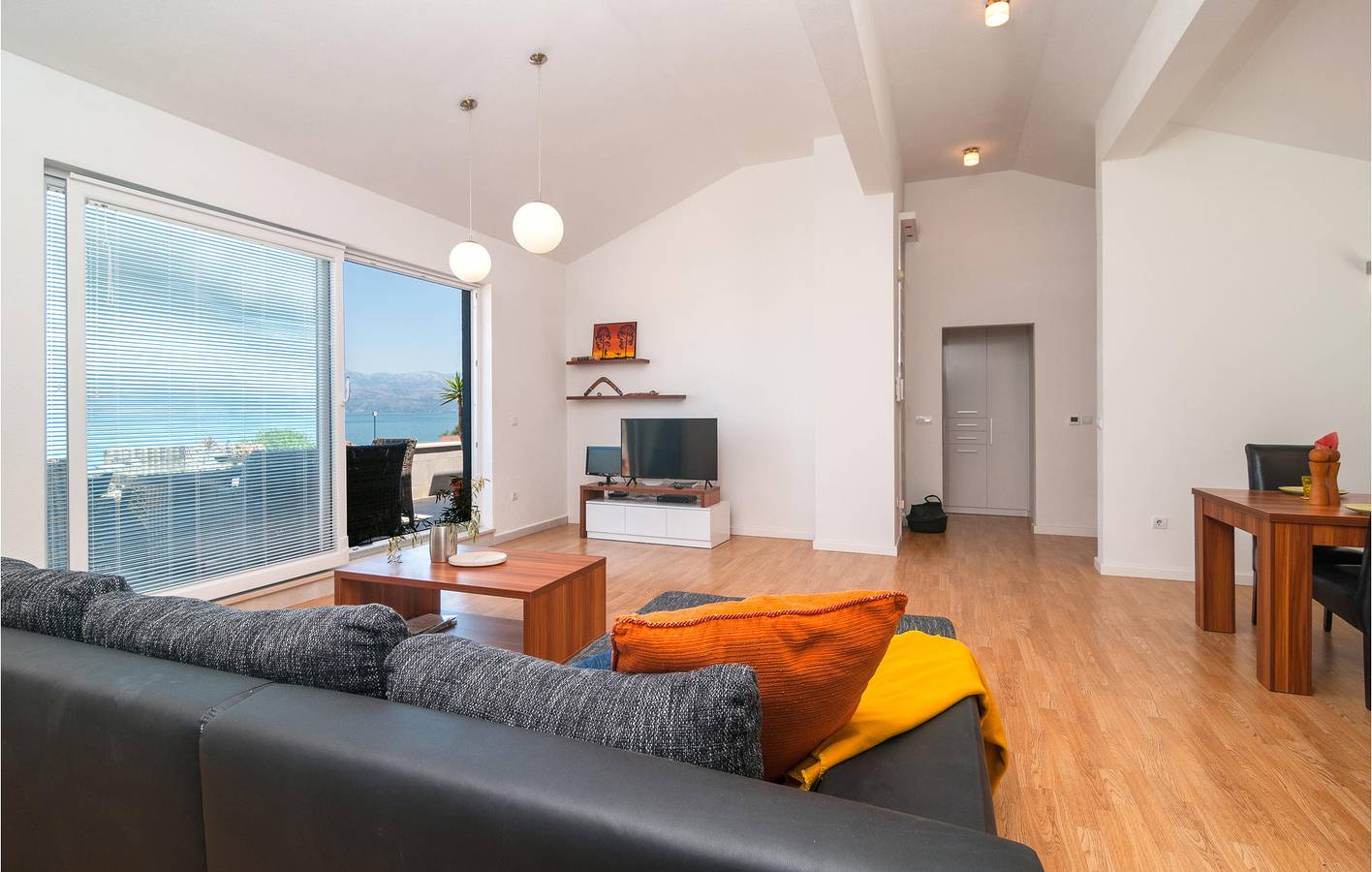 Ganze Ferienwohnung, Gemütliche 190 m² große Wohnung mit WLAN, Klimaanlage und Terrasse – 400 m vom Strand entfernt in Sutivan, Brac