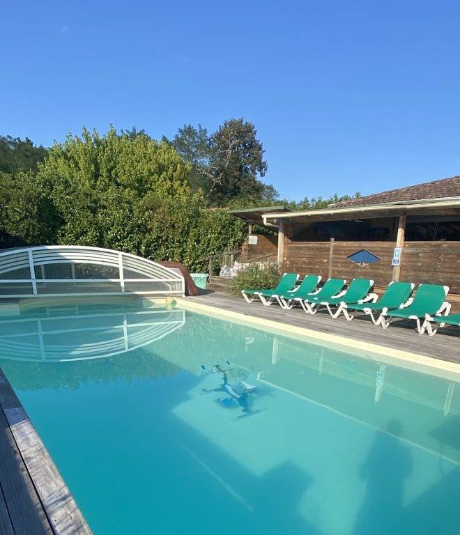 Gîte pour 19 personnes, avec jardin et terrasse ainsi que piscine et jacuzzi