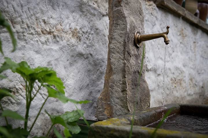 Appartement de vacances entier, Ferienwohnungen Umgebinde 1657 - Steinbrecher Stube, 45qm, 1 Schlafzimmer, Terrasse, max. 2 + 1 Personen in Krippen, Bad Schandau