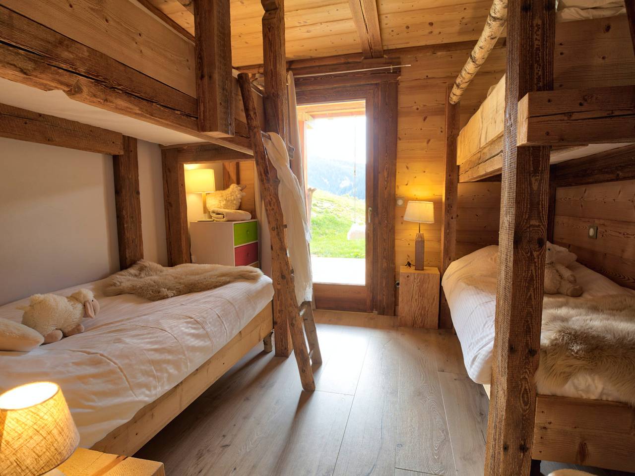 Entire apartment, Mountain comfort at ski slopes with terrace and parking in Notre-Dame-de-Bellecombe, Albertville region