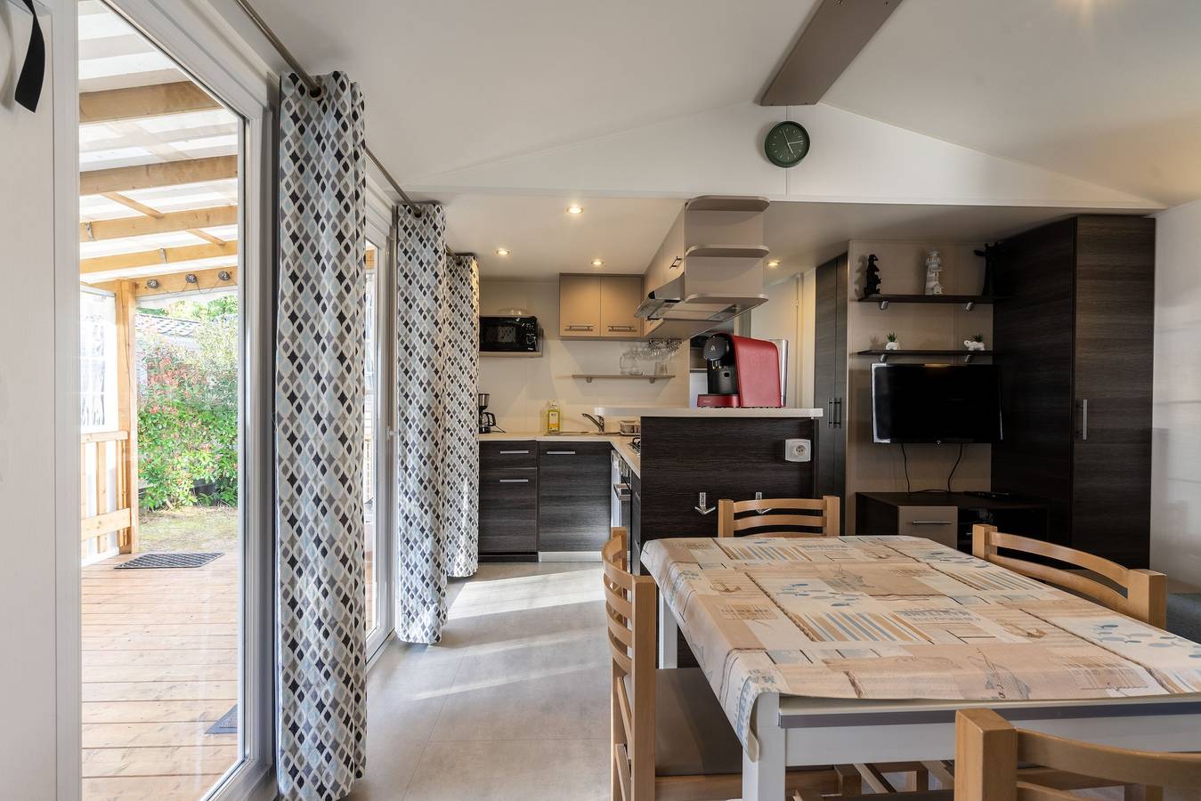 Mobilheim 'Siblu Bonne Anse Mobilhome 510' mit privater Terrasse und Klimaanlage in Les Mathes, Côte de Beauté