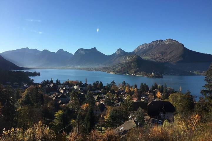 Location de vacances pour 6 personnes, avec jardin et jacuzzi à Talloires