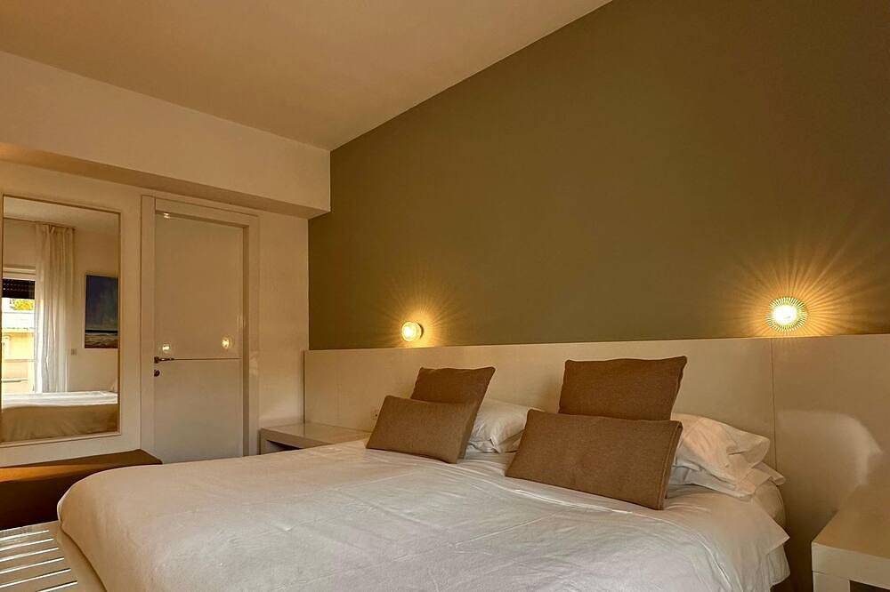 Feel at home Just a short walk from the museum, lido station and harbor. in Reggio de Calabre, Province de Reggio Calabria